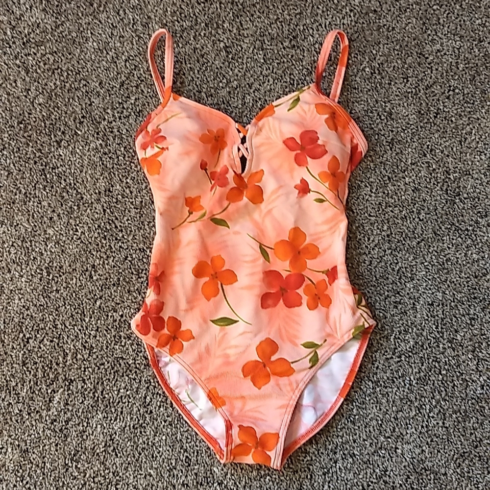 Swimsuit - Picture 1 of 6